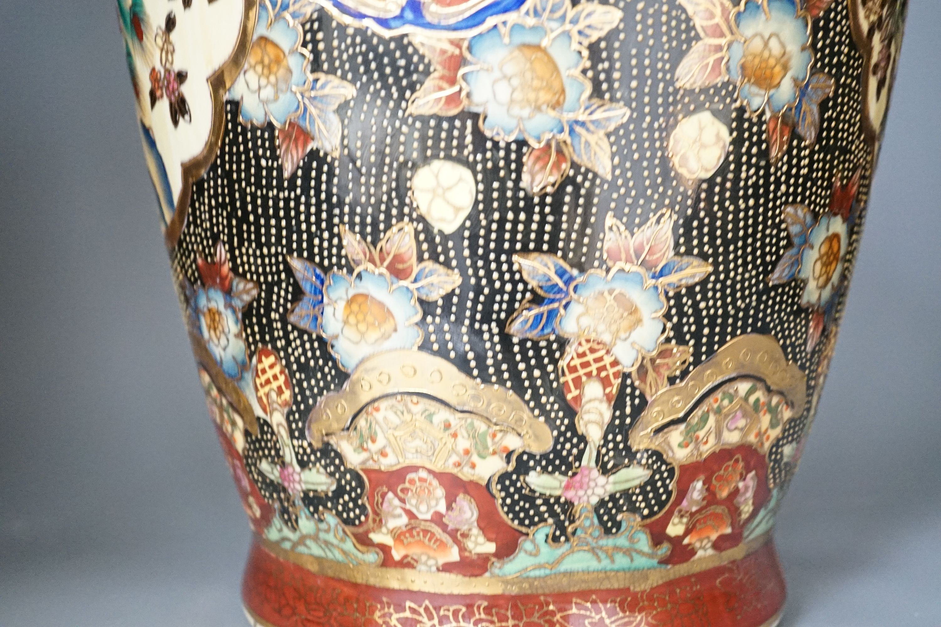 A large Chinese ceramic vase, height 16cm